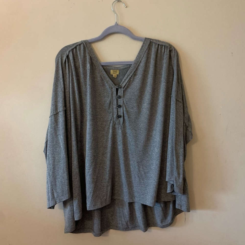 Women’s flowy cropped shirt